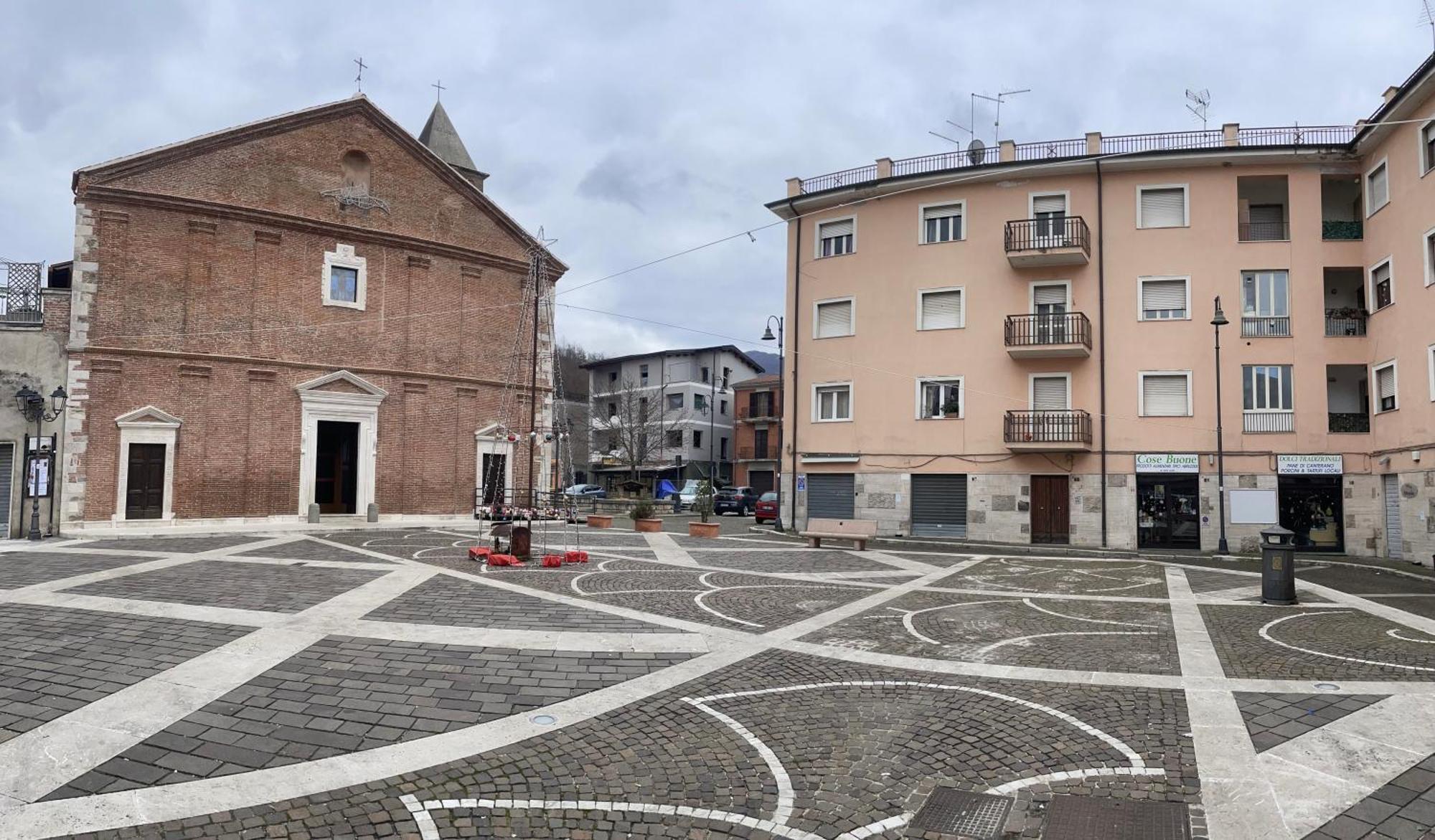 Al Campanile Centro Storico Ampio Luminoso E Panoramico Appartamento Trilocale Carsoli Exterior photo