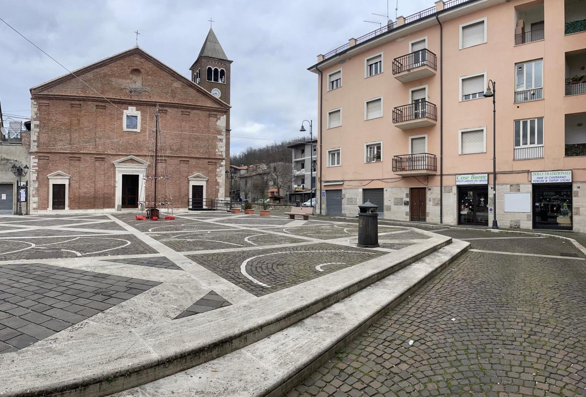 Al Campanile Centro Storico Ampio Luminoso E Panoramico Appartamento Trilocale Carsoli Exterior photo