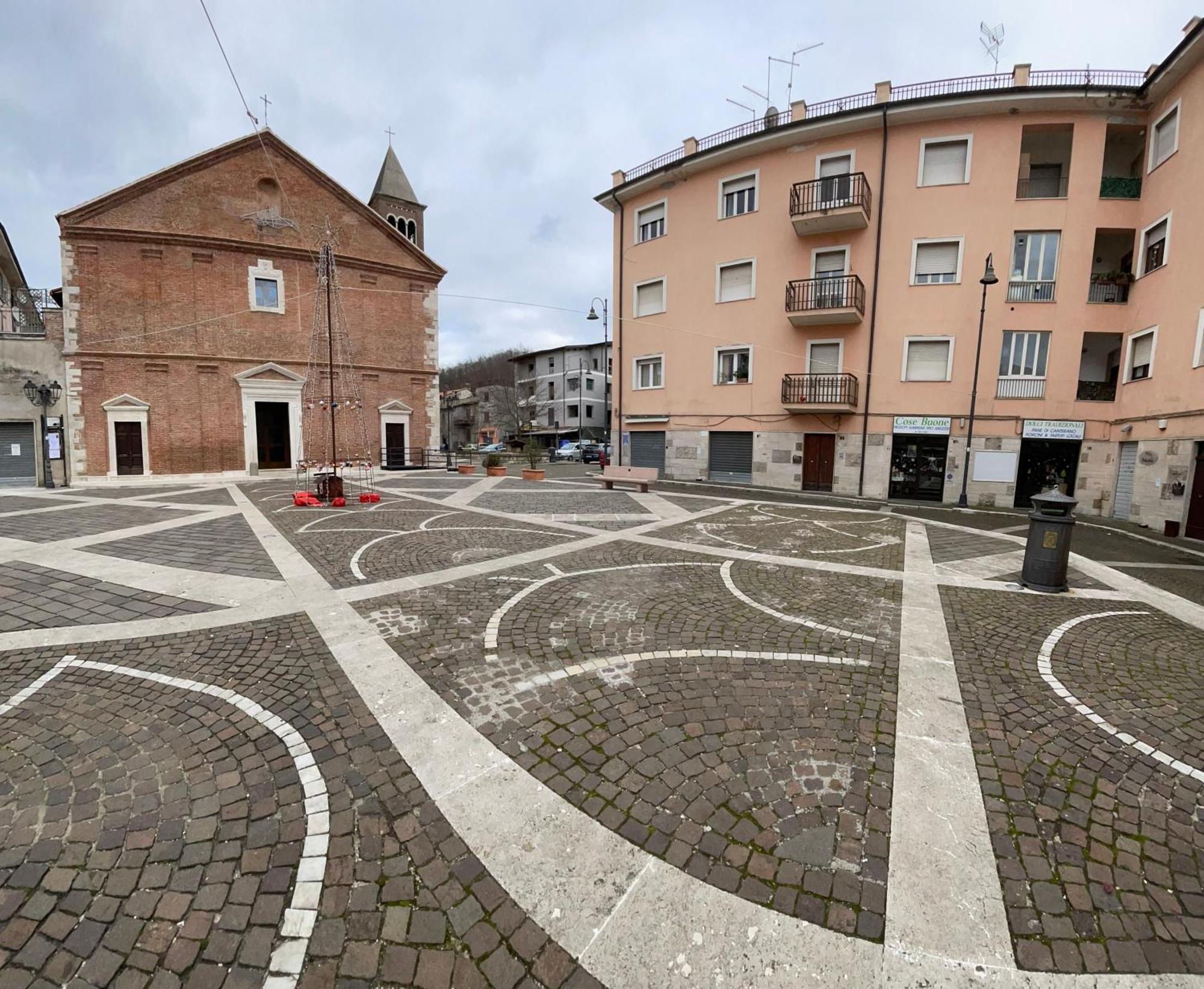 Al Campanile Centro Storico Ampio Luminoso E Panoramico Appartamento Trilocale Carsoli Exterior photo